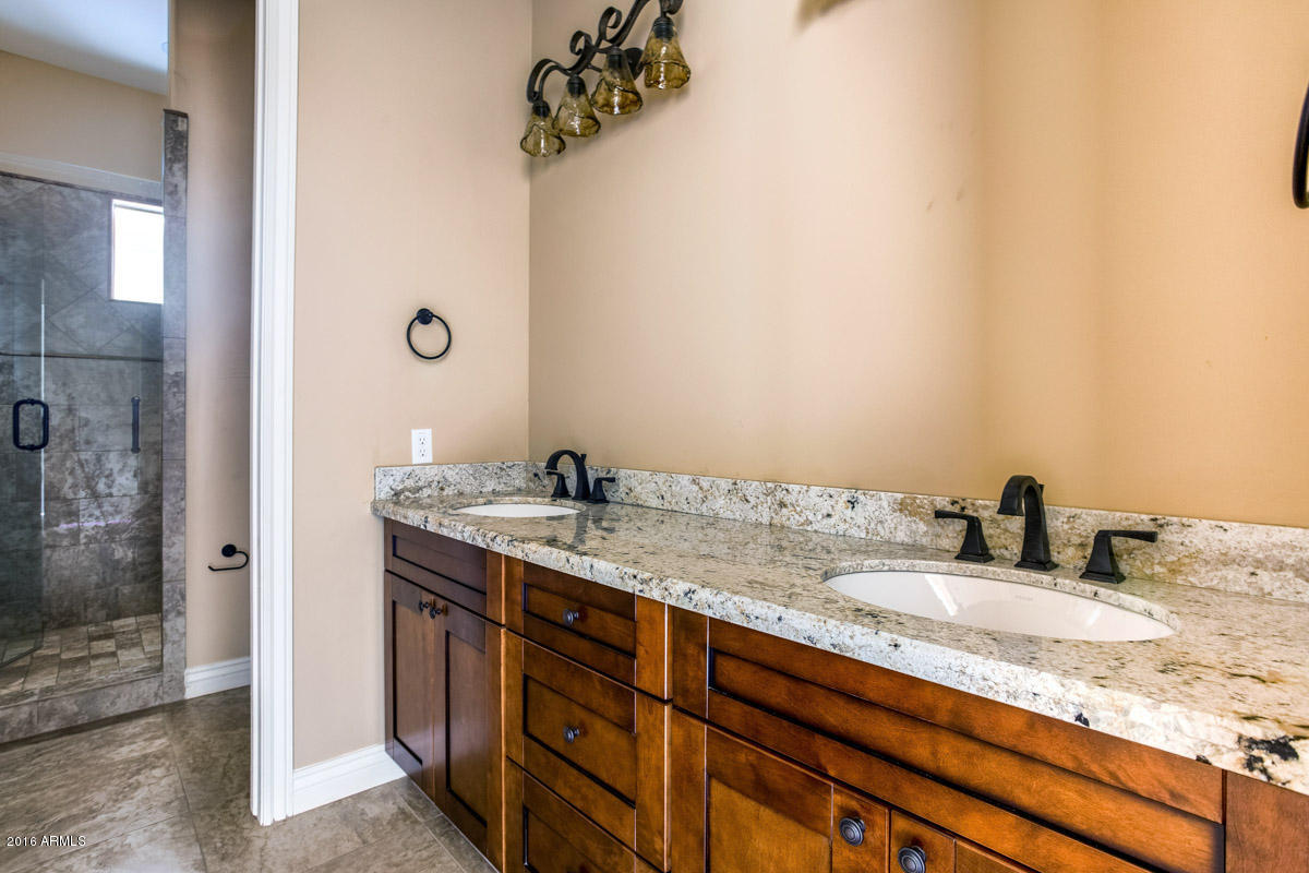 2081 South Hilton Road Apache Junction, AZ 85119 - Photo 17 of 38 2nd Bathroom