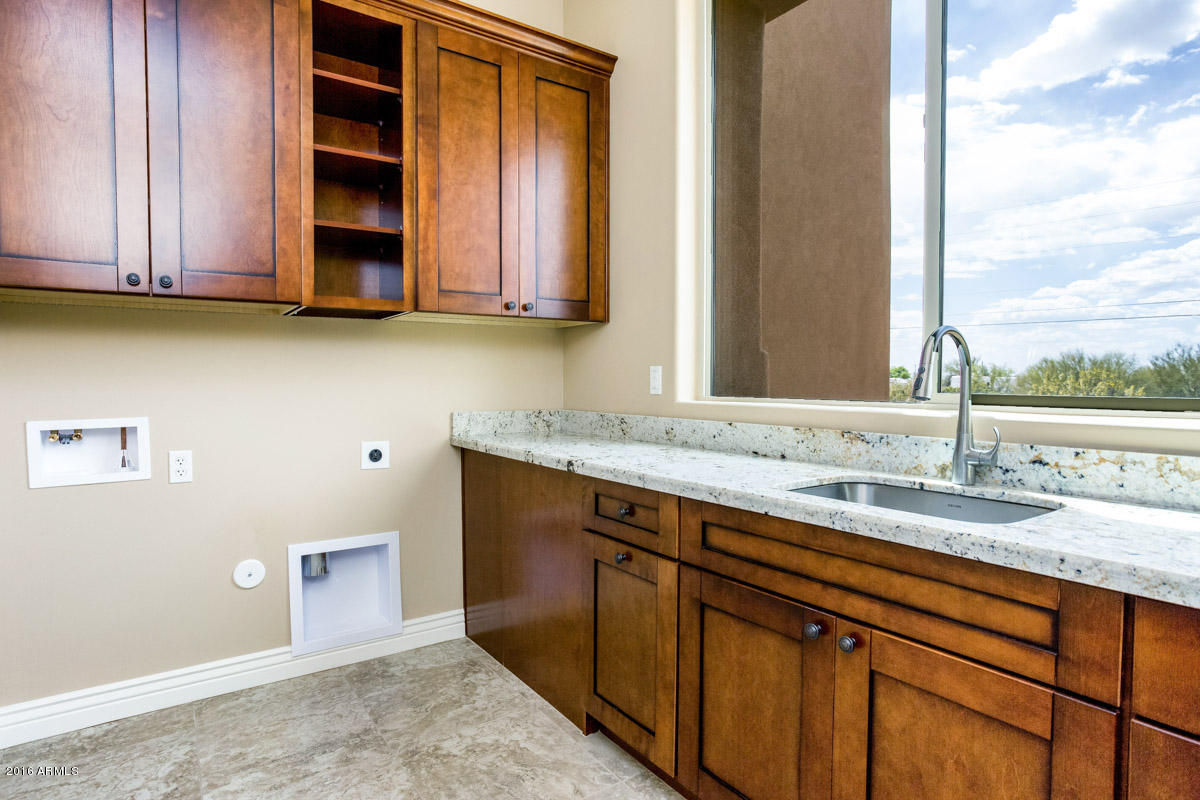 2081 South Hilton Road Apache Junction, AZ 85119 - Photo 20 of 38 Laundry Room with sink