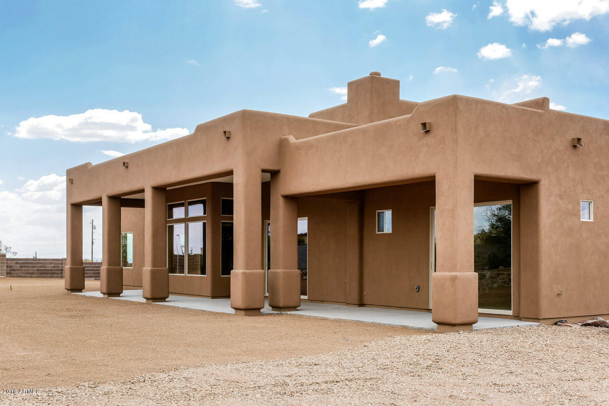 2081 South Hilton Road Apache Junction, AZ 85119 - Photo 26 of 38 Huge Covered Patio