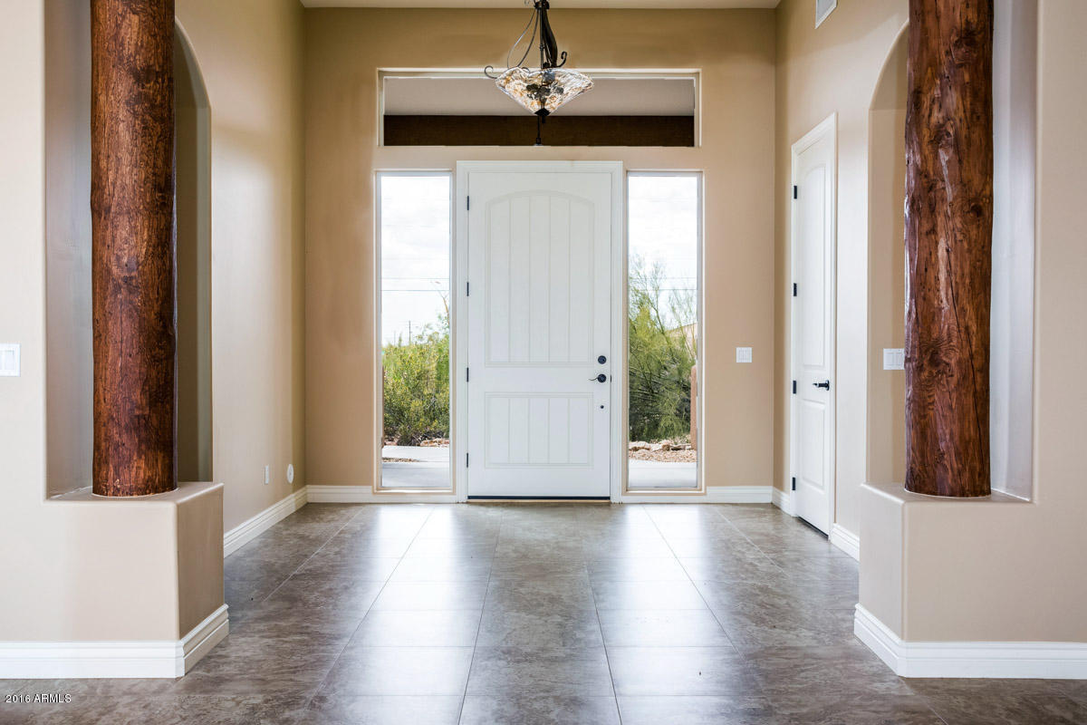 2081 South Hilton Road Apache Junction, AZ 85119 - Photo 5 of 38 Elegant Entry