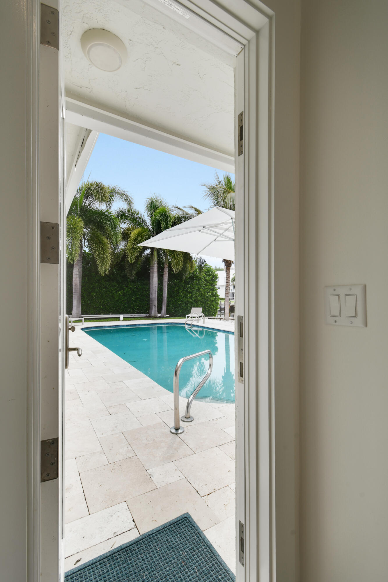 1091 Singer Drive Singer Island, FL 33404 - Photo 34 of 46 DSC_4517