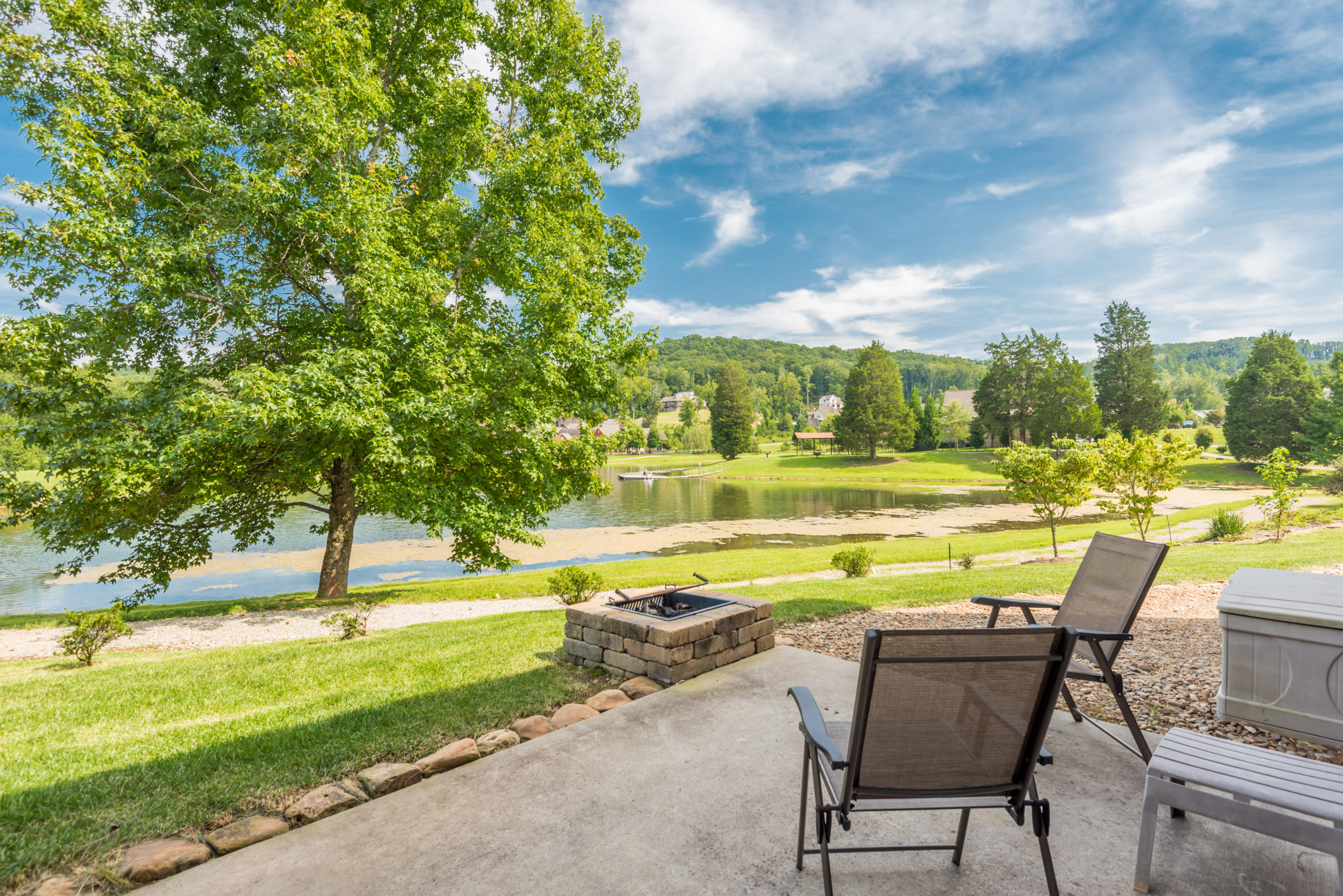 105 Cres View Lane Oak Ridge, TN 37830 - Photo 3 of 40 Back Patio