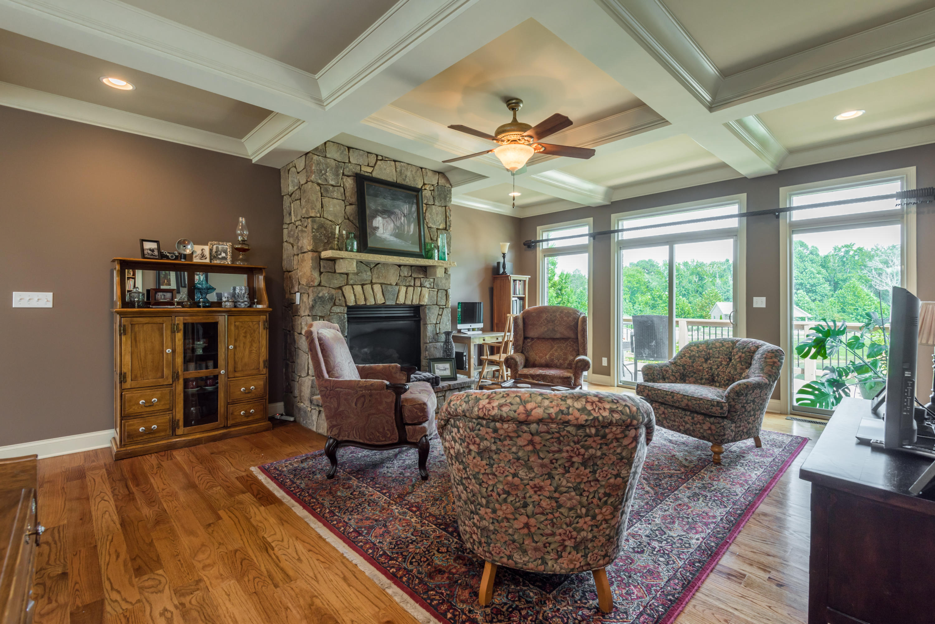 105 Cres View Lane Oak Ridge, TN 37830 - Photo 8 of 40 Living Room