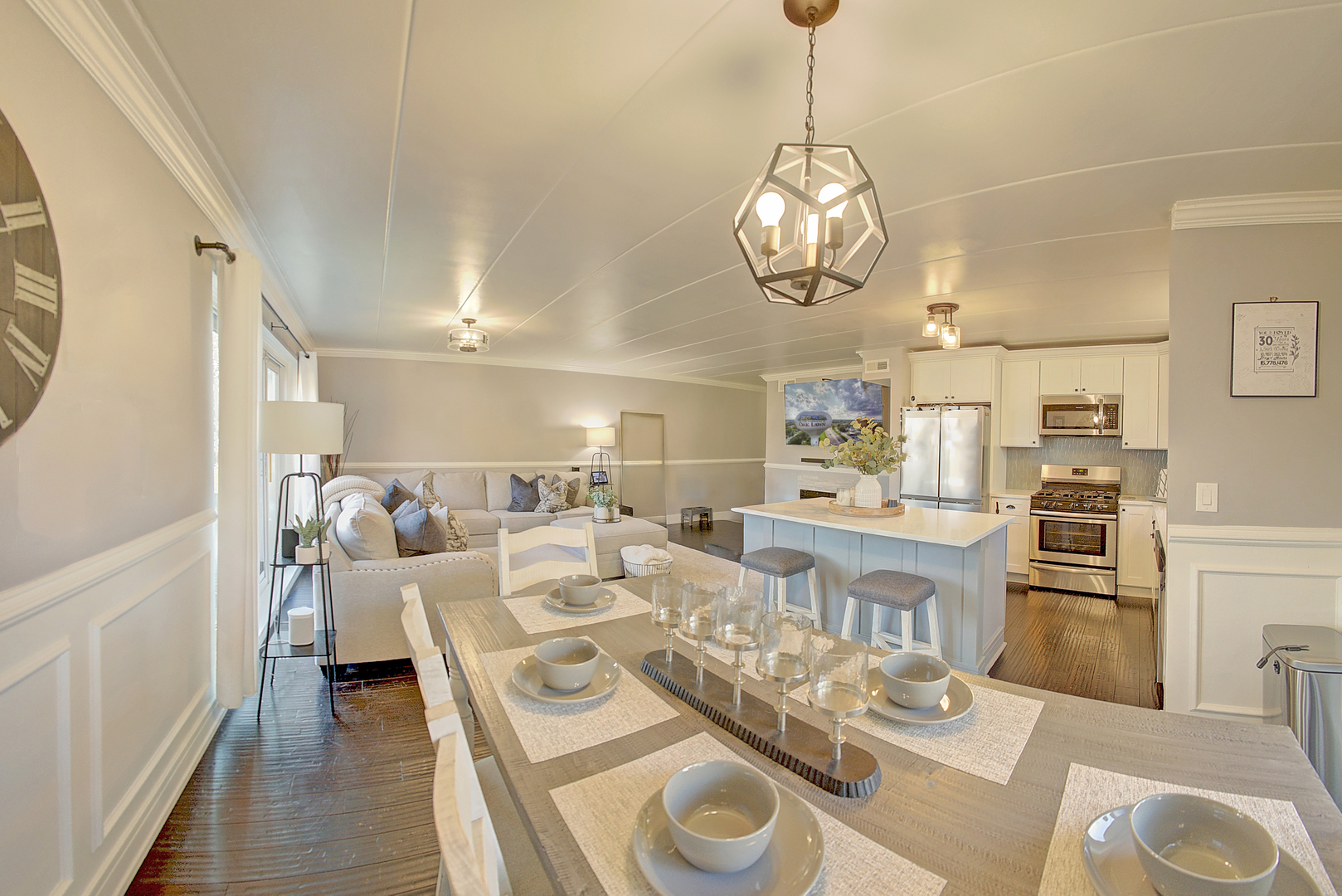 10230 Washington Avenue, Unit 1D Oak Lawn, IL 60453 - Photo 12 of 19 a very nice looking dining room with wooden floor