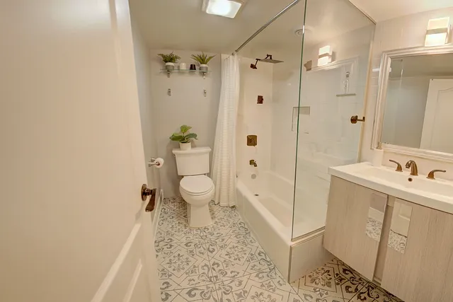 $217,500 | 10230 Washington Avenue, Unit 1D, Oak Lawn, IL 60453