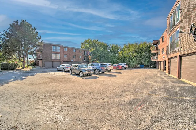 $217,500 | 10230 Washington Avenue, Unit 1D, Oak Lawn, IL 60453