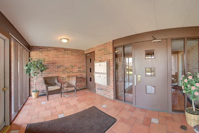 $217,500 | 10230 Washington Avenue, Unit 1D, Oak Lawn, IL 60453