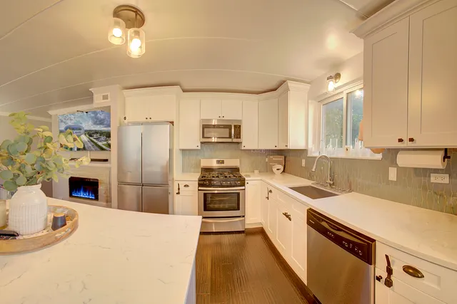 $217,500 | 10230 Washington Avenue, Unit 1D, Oak Lawn, IL 60453