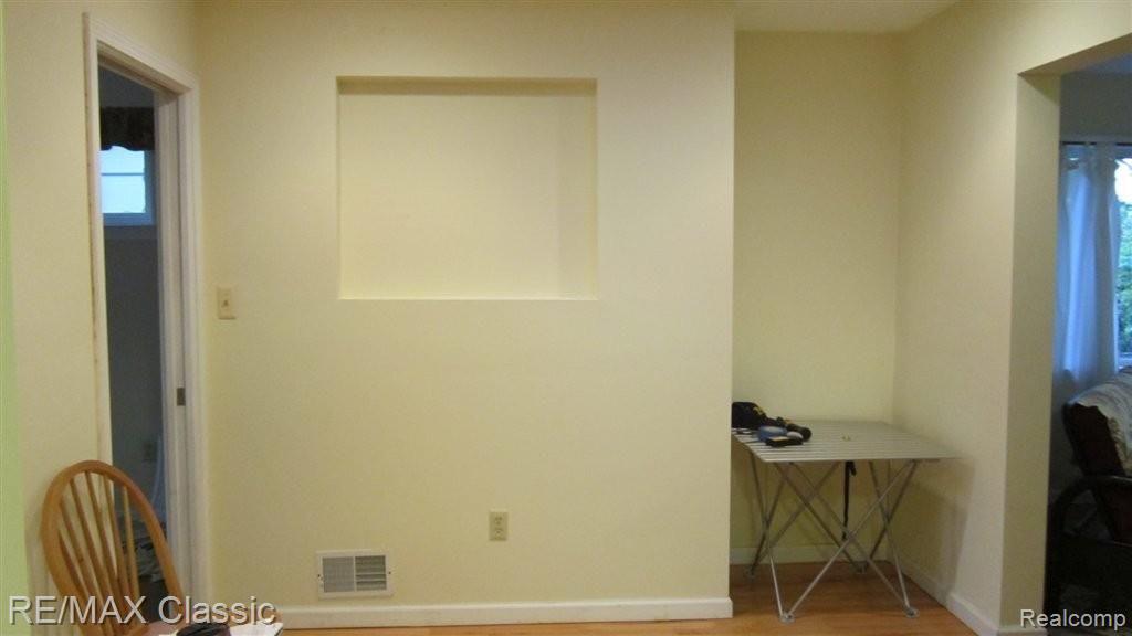 15300 Allen Road Taylor, MI 48180 - Photo 5 of 26 dining rm