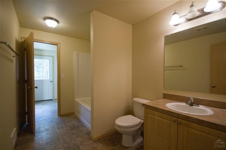 17009 Fontana Road Bend, OR 97707 - Photo 15 of 16 Main Bath