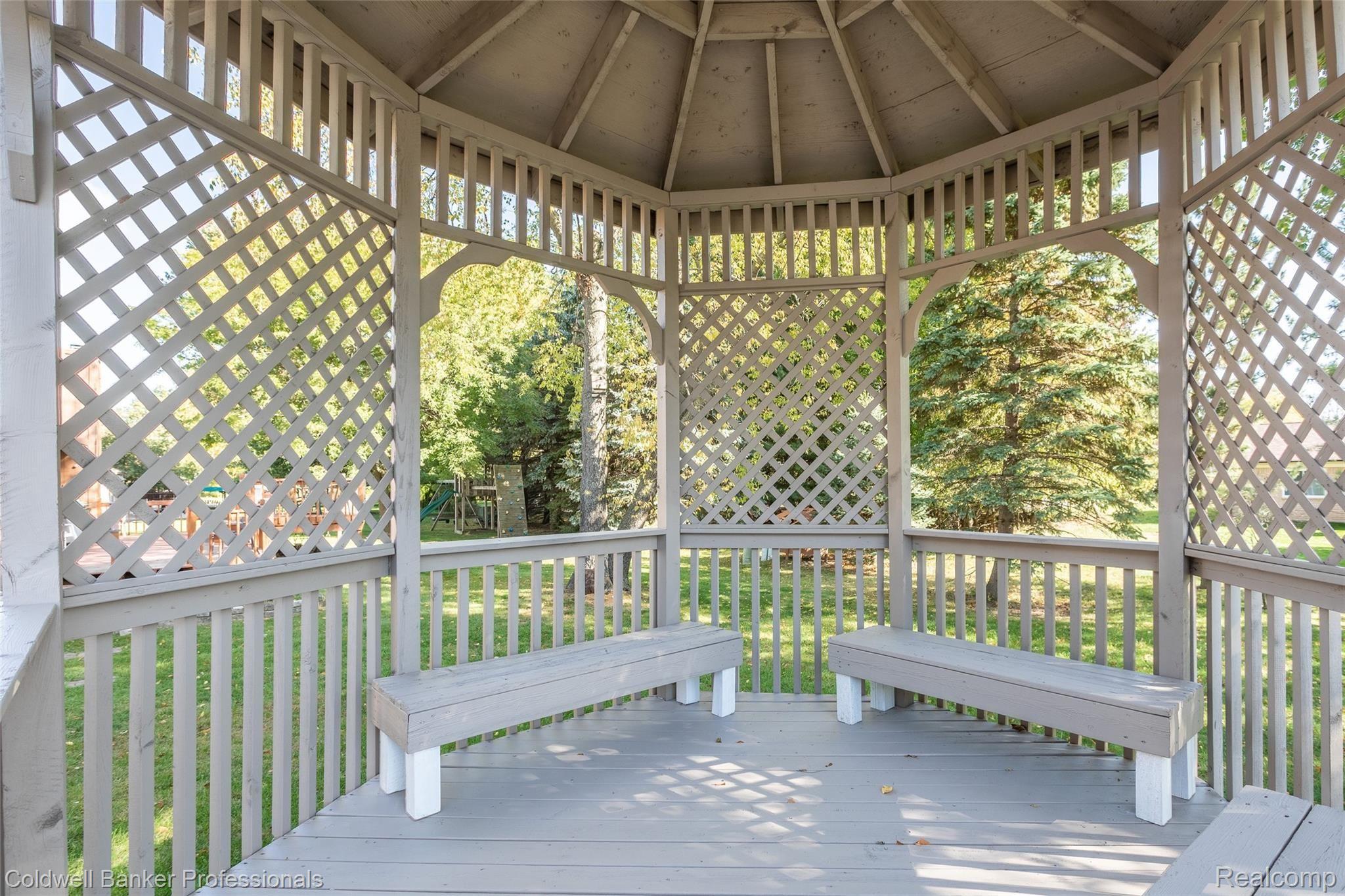 652 Ridge Road Walled Lake, MI 48390 - Photo 25 of 31 Ridge Rd-22.jpg