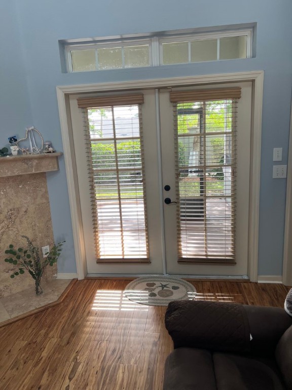 2142 Daylily Lane Fernandina Beach, FL 32034 - Photo 16 of 21 a living room with a couch and a potted plant