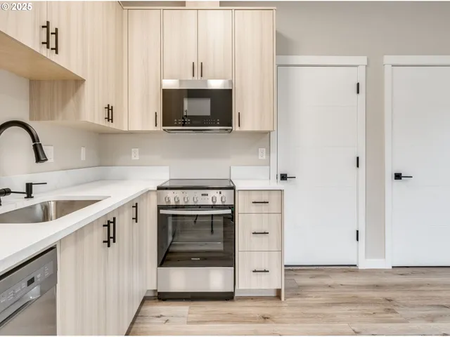 $295,500 | 14370 Southeast Knight Street, Portland, OR 97236