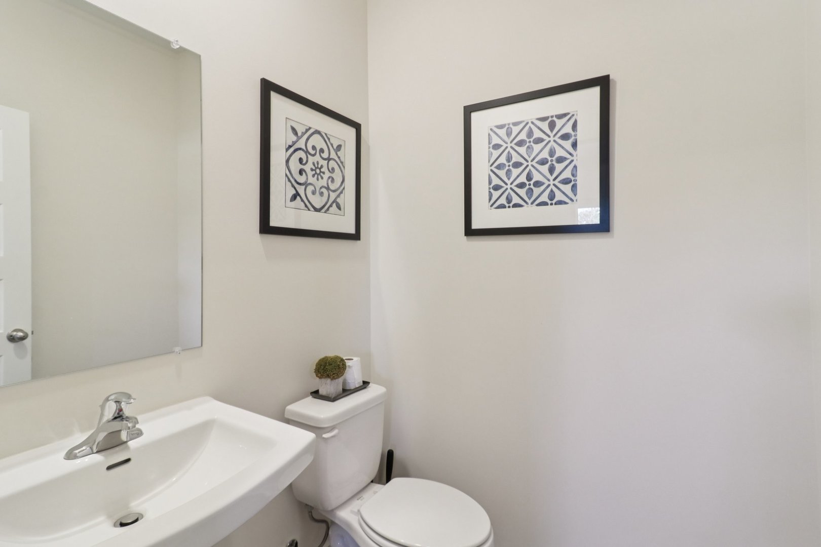1721 Stable Lane Aurora, IL 60503 - Photo 17 of 34 a bathroom with a toilet sink and mirror
