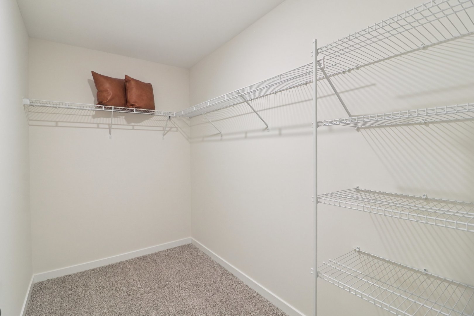 1721 Stable Lane Aurora, IL 60503 - Photo 23 of 34 a bathroom with a shower