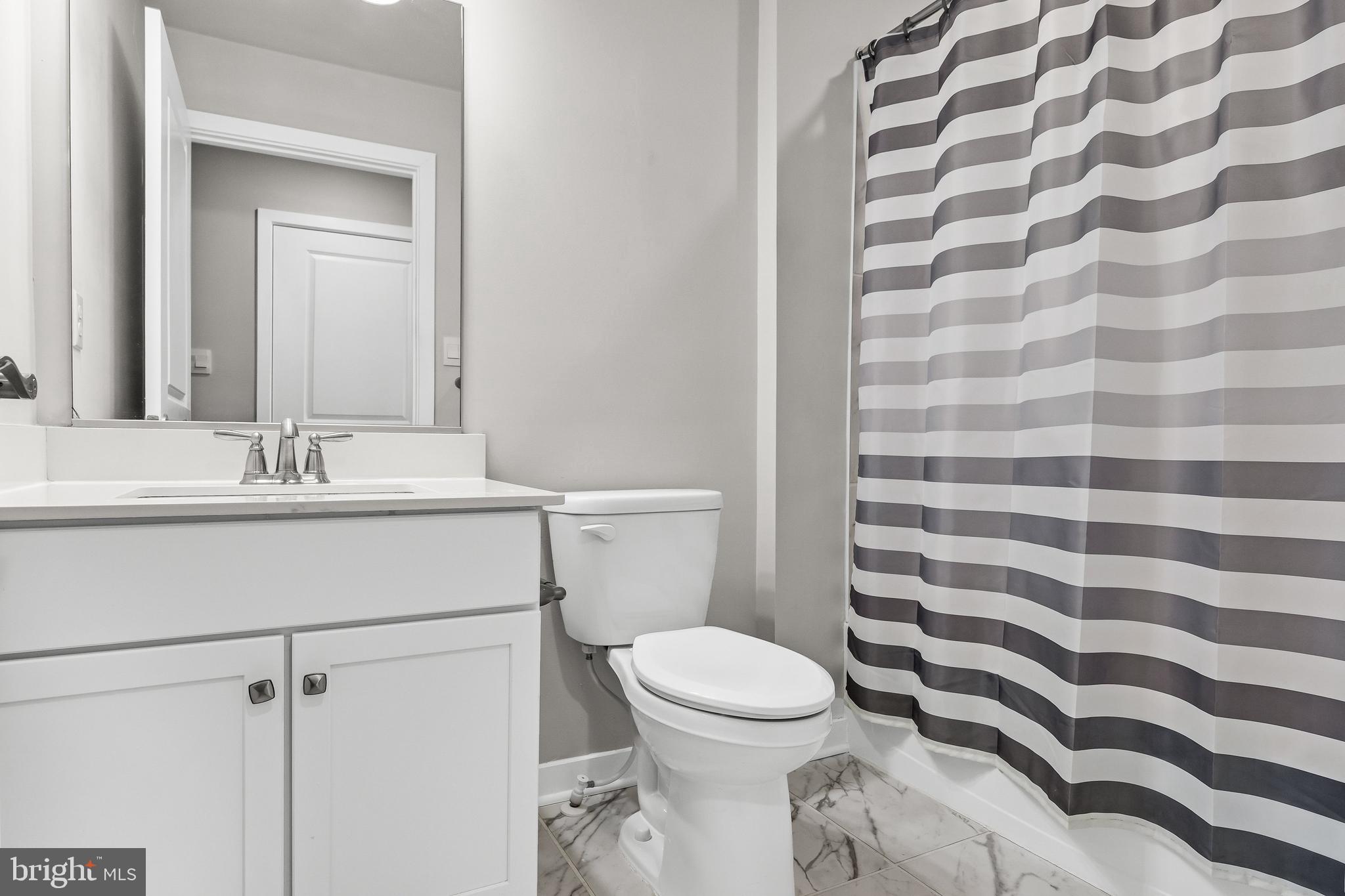 208 Congressional Court Moorestown, NJ 08057 - Photo 14 of 48 2nd Floor Full Bath