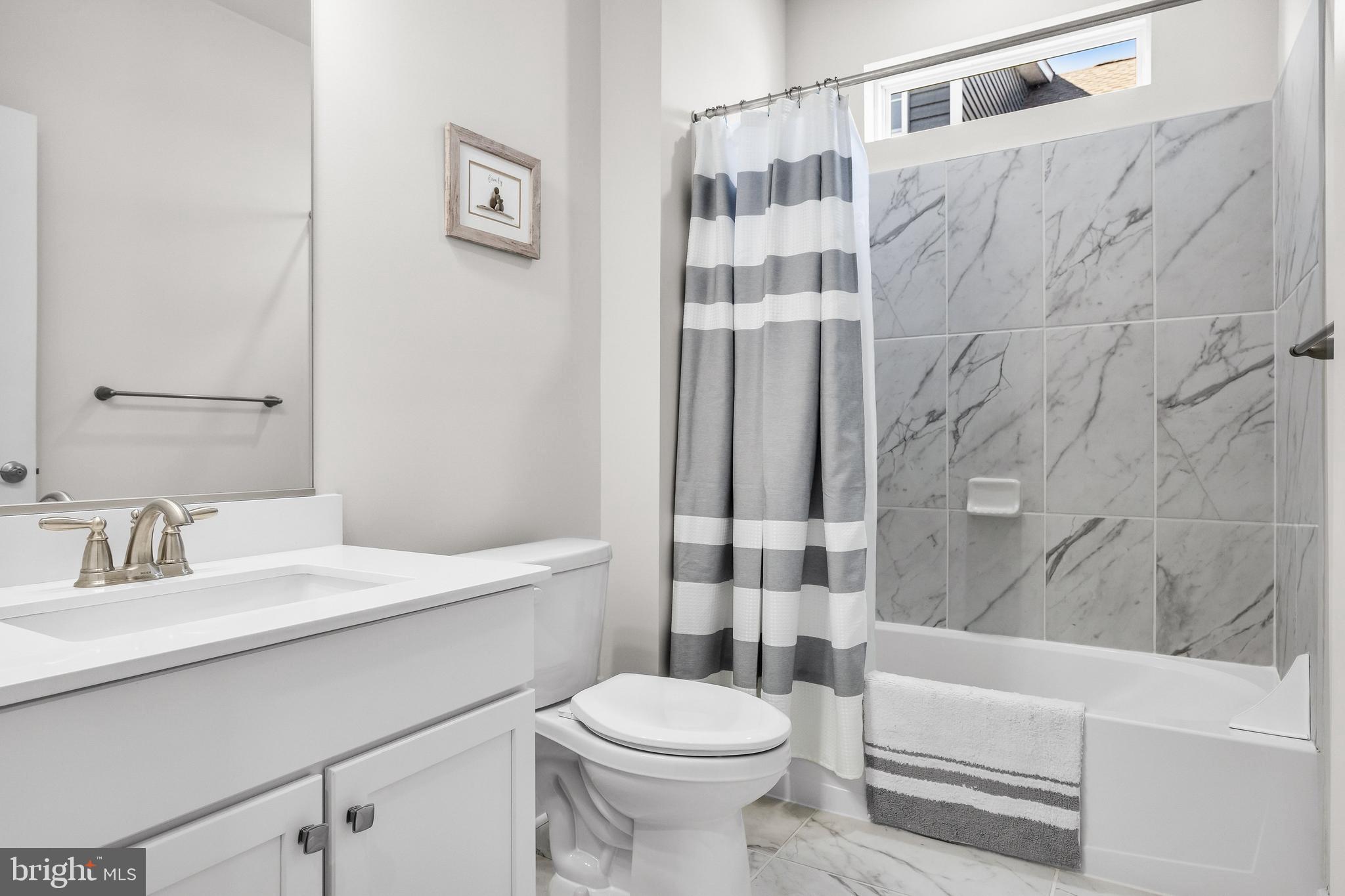 208 Congressional Court Moorestown, NJ 08057 - Photo 5 of 48 Hall way bath