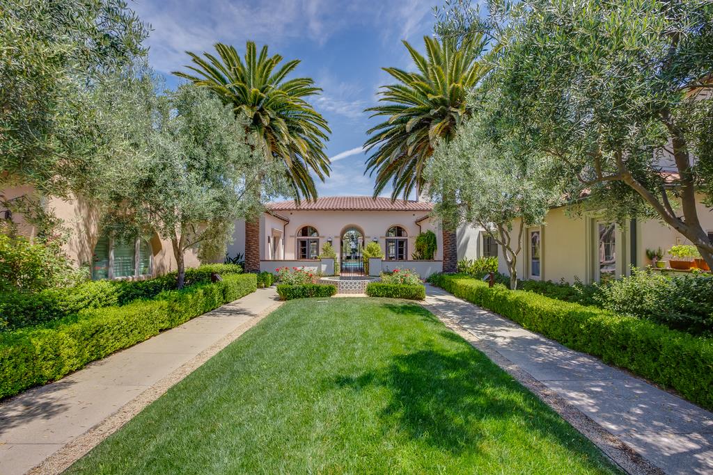 1420 Dahlia Loop San Jose, CA 95126 - Photo 34 of 36 a front view of house with yard and green space