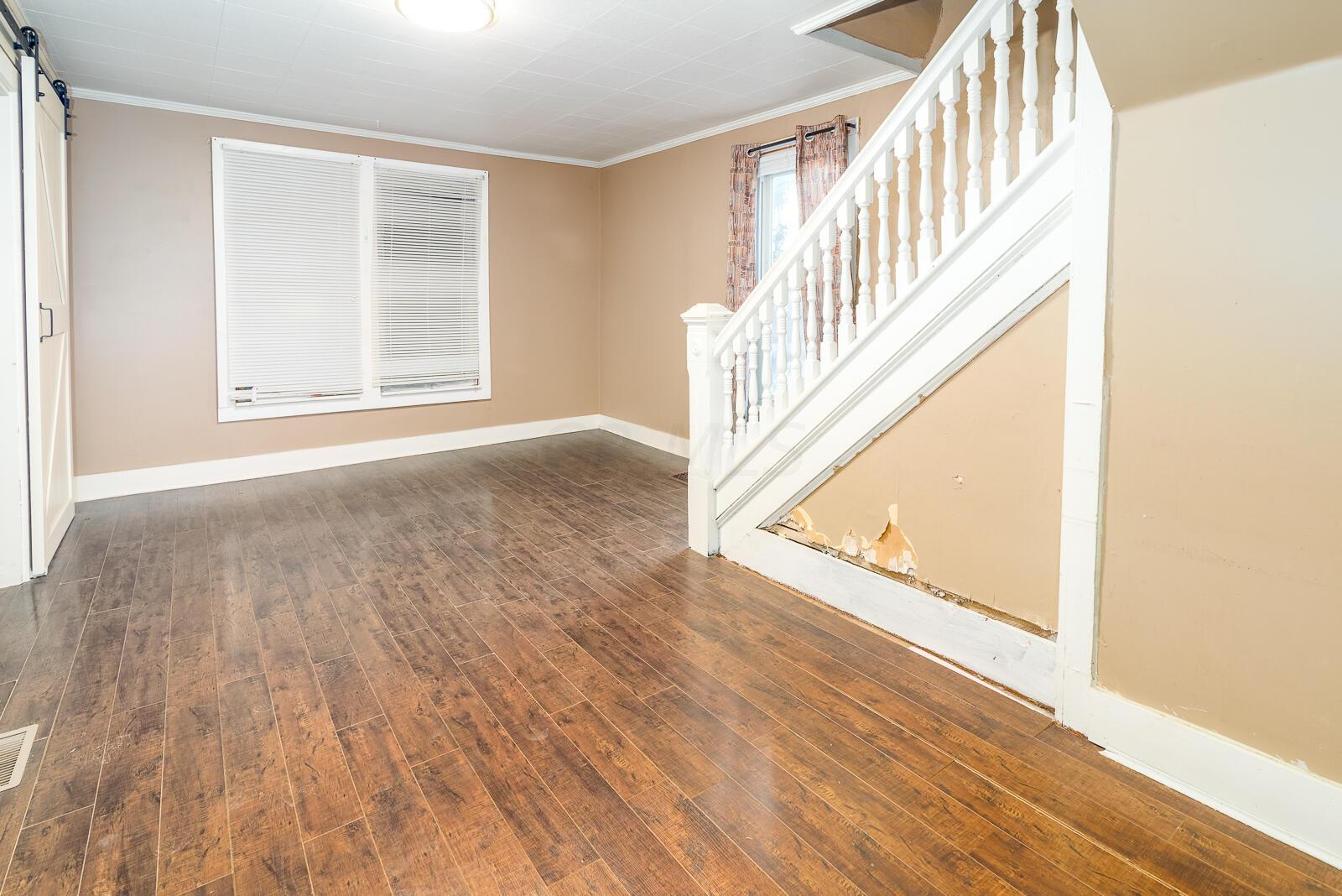 8166 York Road Southwest Pataskala, OH 43062 - Photo 7 of 33 family room