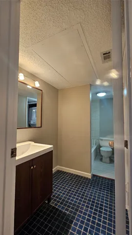 $1,300 | 2750 Holly Hall Street, Unit 1811, Houston, TX 77054