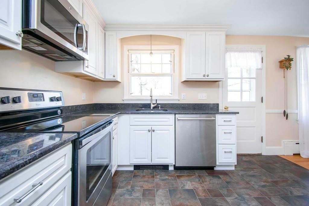 1360 Plumtree Road Springfield, MA 01119 - Photo 10 of 42