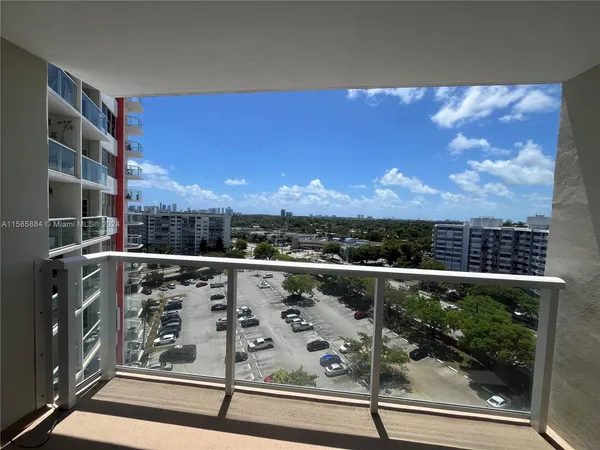 $215,000 | 1351 Northeast Miami Gardens Drive, Unit 1121E, Miami, FL 33179
