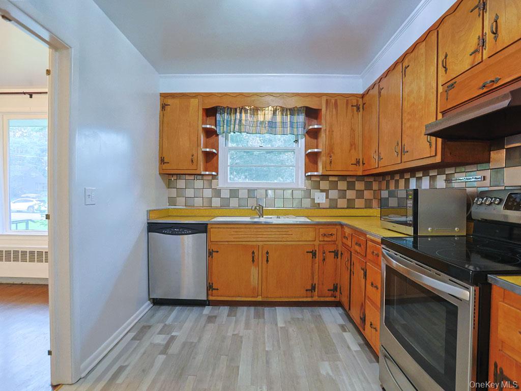 21 Pleasant View Road Poughkeepsie, NY 12603 - Photo 6 of 39 Gallery Image 6