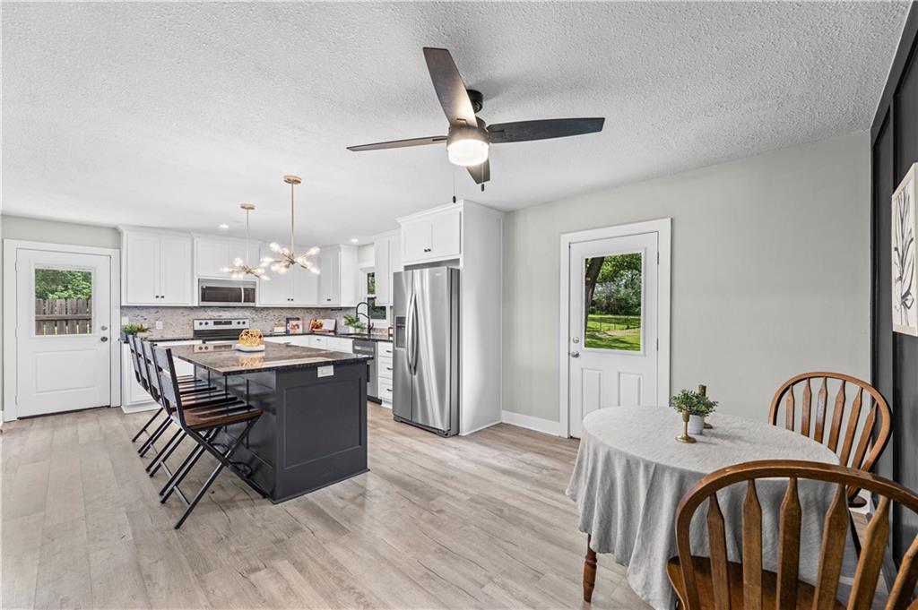 13101 Northwest Porter Road Parkville, MO 64152 - Photo 10 of 44
