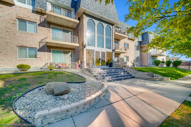 $134,900 | 18855 Burnham Avenue, Unit 234, Lansing, IL 60438