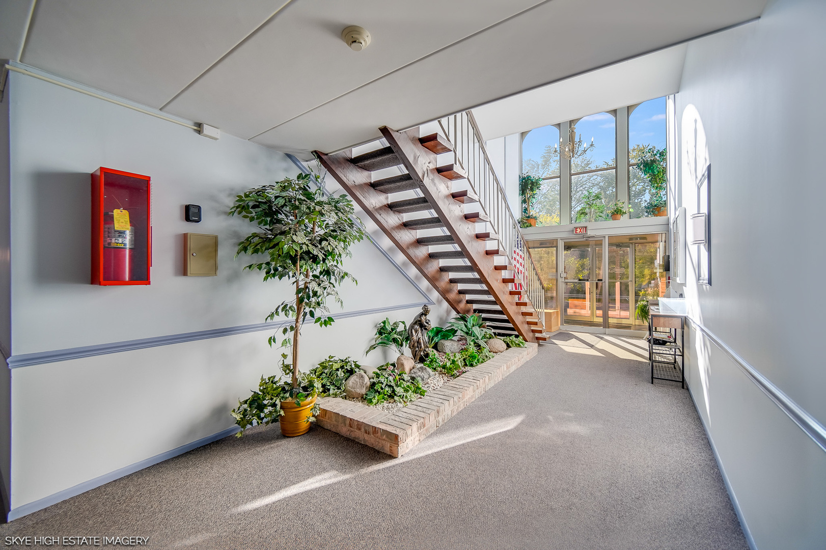 18855 Burnham Avenue, Unit 234 Lansing, IL 60438 - Photo 3 of 19 an entryway with flower pot