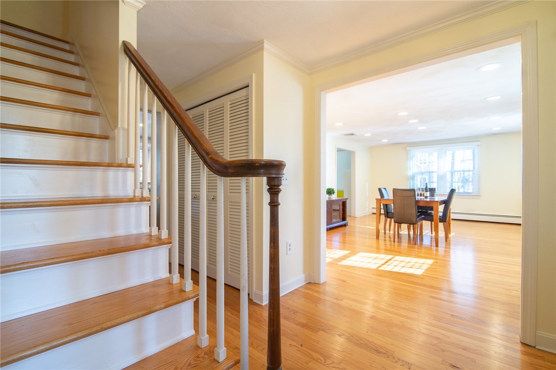 21 Heritage Road Barrington, RI 02806 - Photo 12 of 33 Center hall colonial