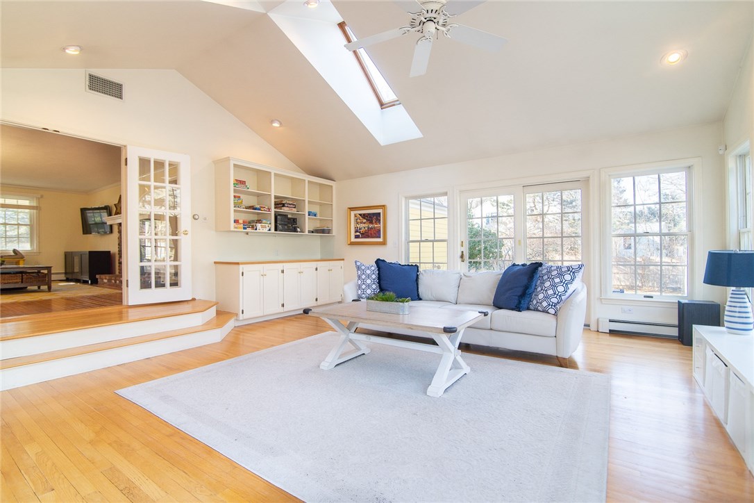21 Heritage Road Barrington, RI 02806 - Photo 3 of 33 Gallery Image 3