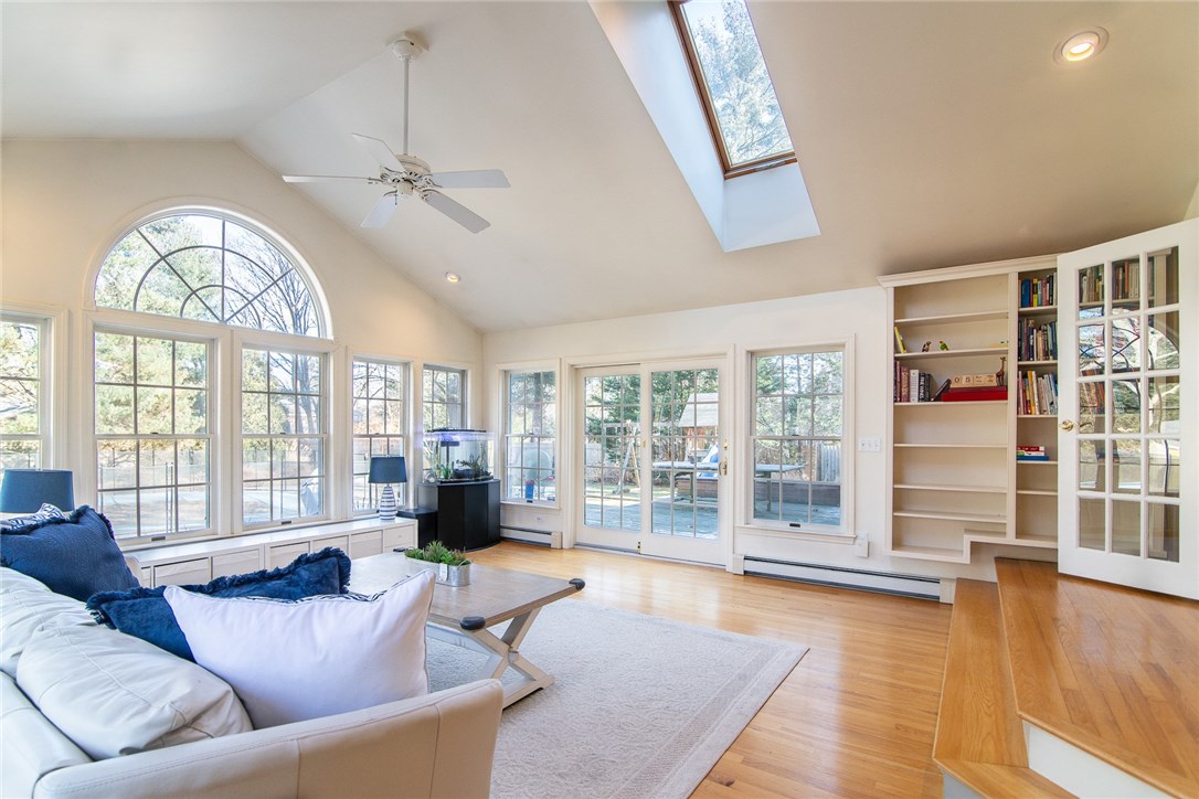 21 Heritage Road Barrington, RI 02806 - Photo 4 of 33 Gallery Image 4