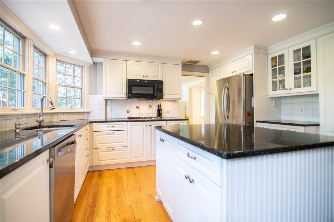 21 Heritage Road Barrington, RI 02806 - Photo 5 of 33 Kitchen with 2018 dishwasher and disposal