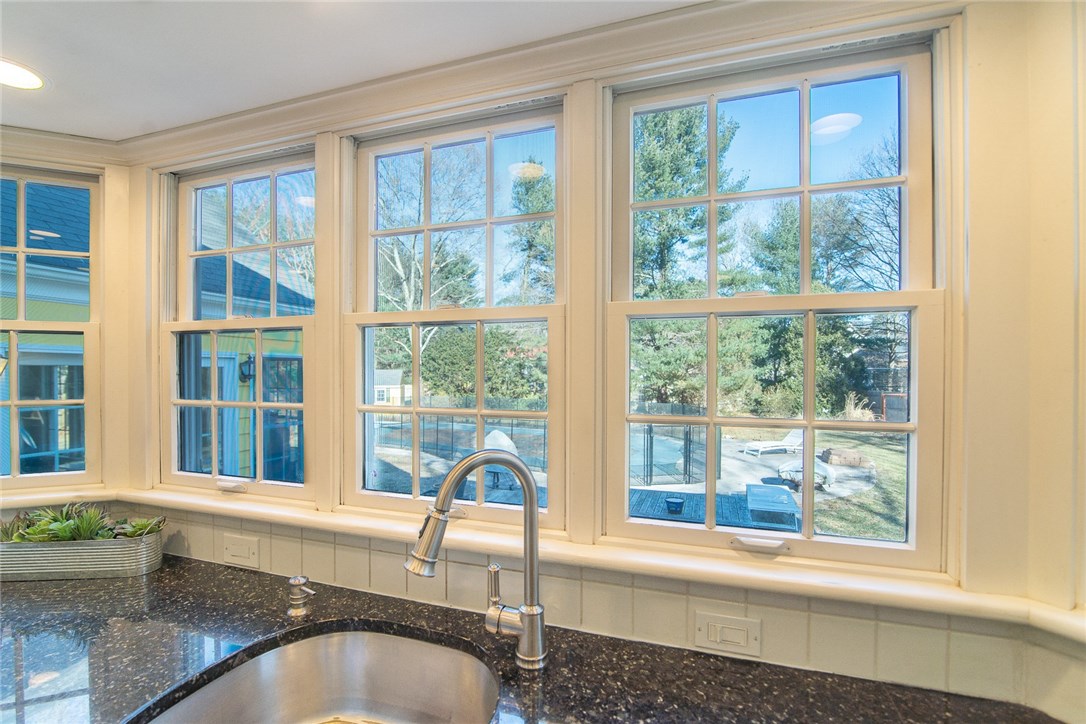 21 Heritage Road Barrington, RI 02806 - Photo 6 of 33 Gallery Image 6