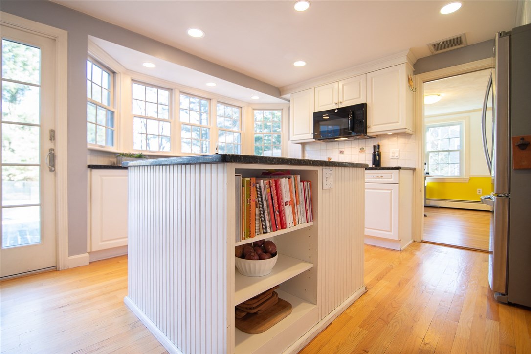 21 Heritage Road Barrington, RI 02806 - Photo 10 of 33 Gallery Image 10