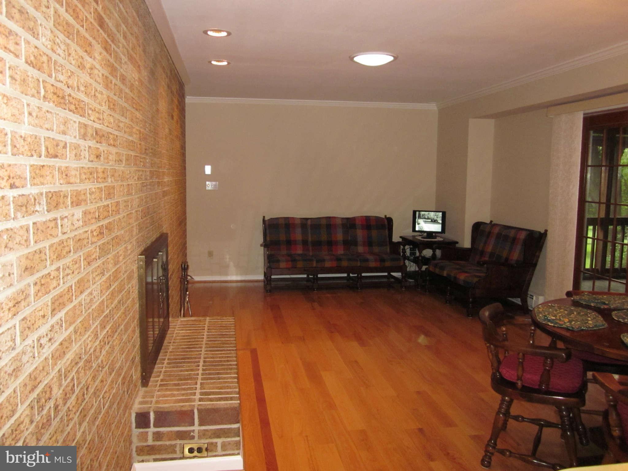 18612 Muncaster Road Derwood, MD 20855 - Photo 9 of 28 Family Room