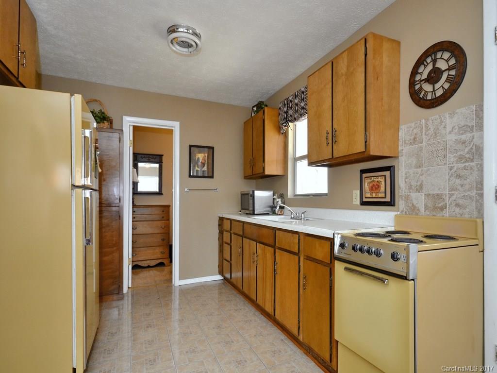 692 Pot Leg Road Waynesville, NC 28785 - Photo 5 of 15