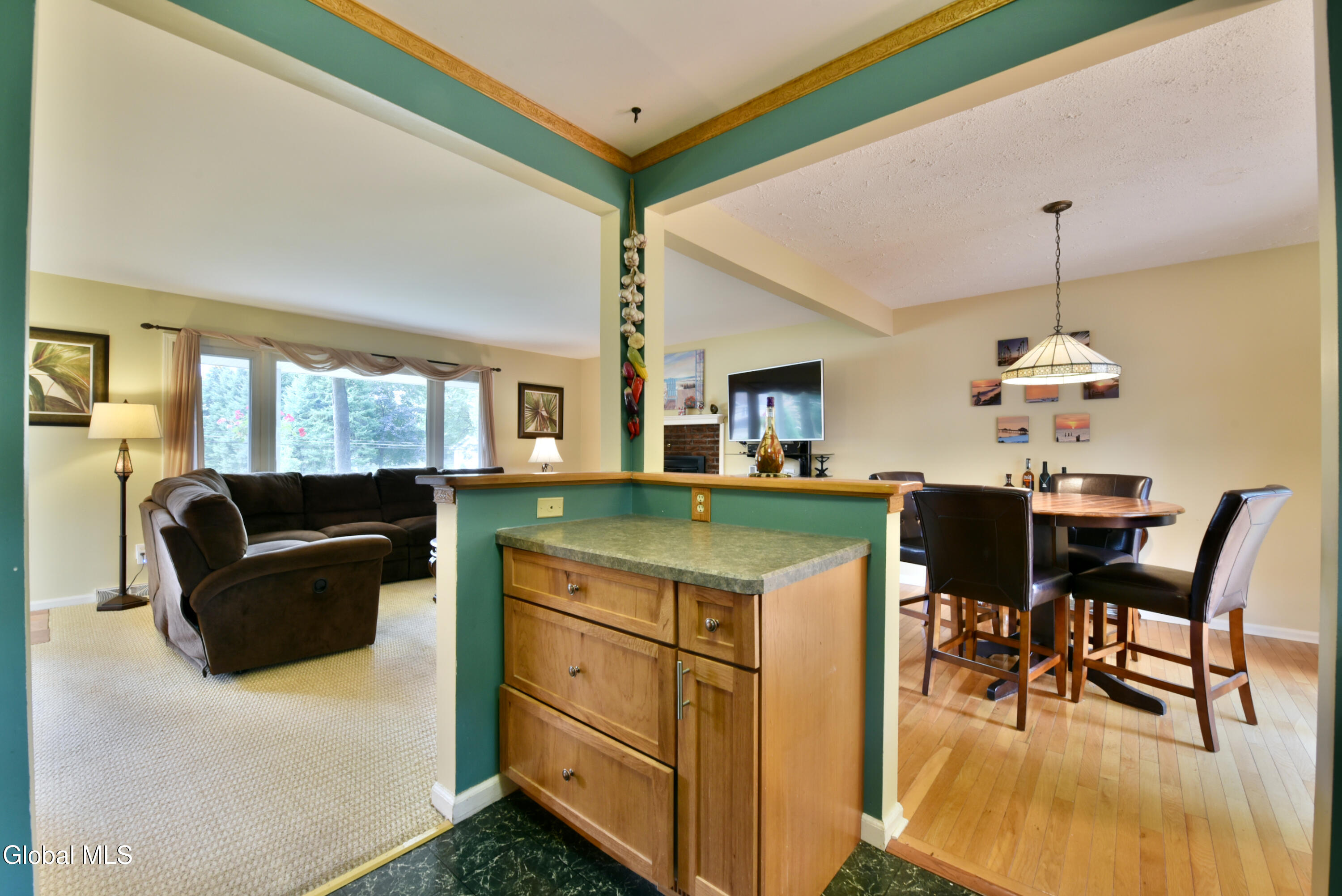 7 Marcel Road Halfmoon, NY 12065 - Photo 13 of 31 18