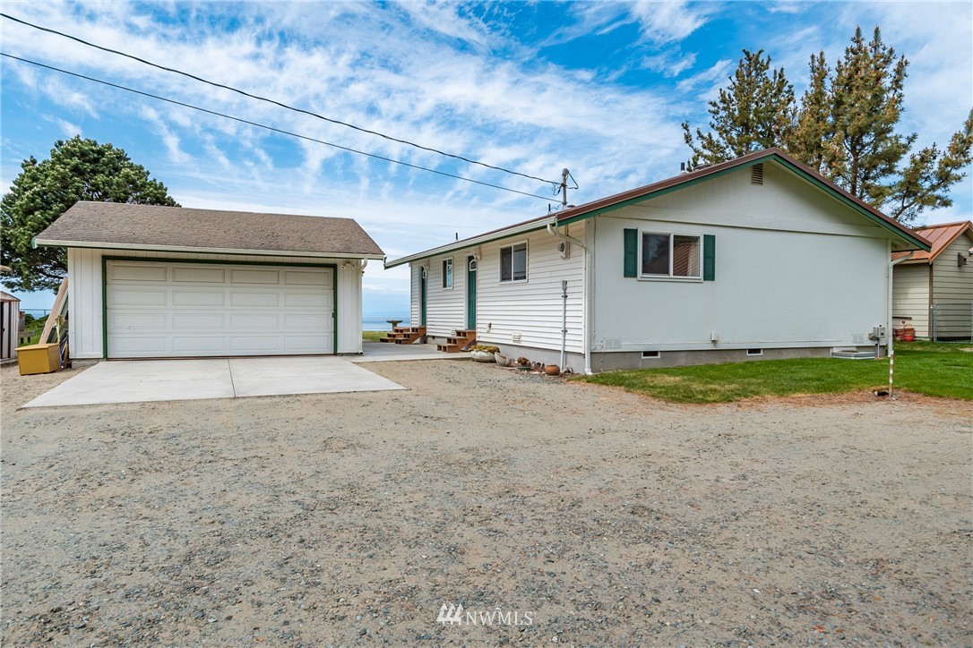 1939 West Beach Road Oak Harbor, WA 98277 - Photo 3 of 39 Gallery Image 3