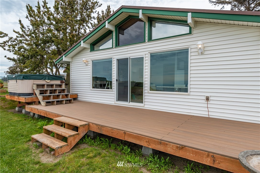 1939 West Beach Road Oak Harbor, WA 98277 - Photo 4 of 39 Gallery Image 4