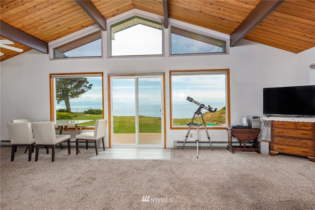 1939 West Beach Road Oak Harbor, WA 98277 - Photo 5 of 39 Gallery Image 5