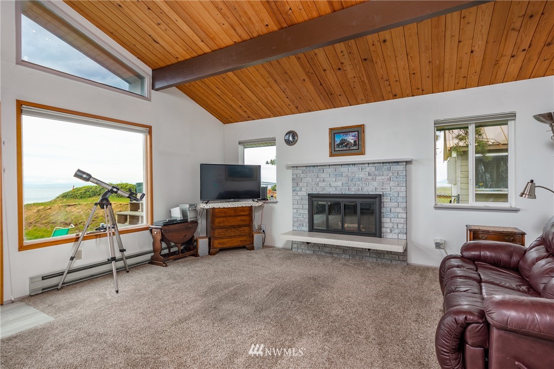 1939 West Beach Road Oak Harbor, WA 98277 - Photo 7 of 39 Gallery Image 7