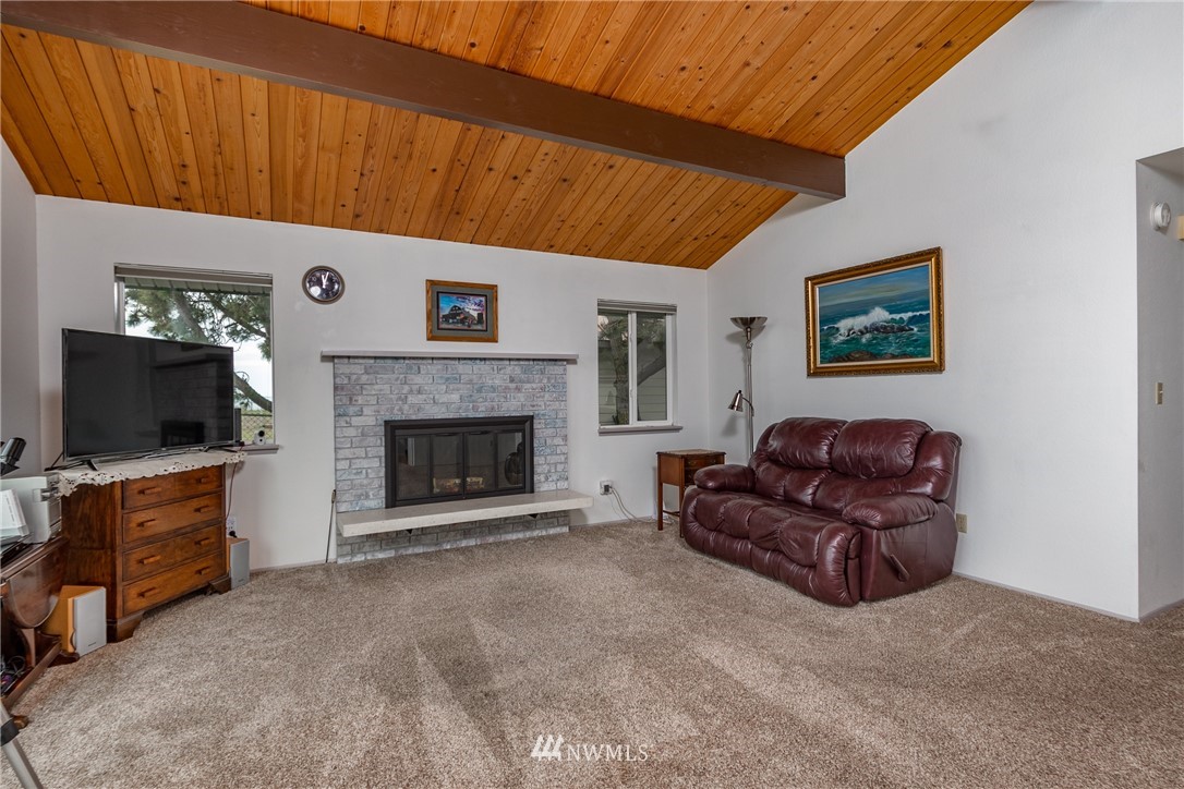 1939 West Beach Road Oak Harbor, WA 98277 - Photo 8 of 39 Gallery Image 8