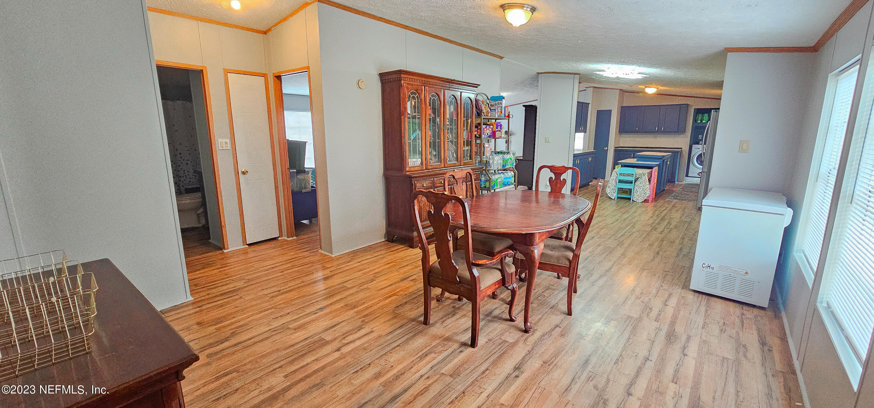 37168 Abercorn Road Hilliard, FL 32046 - Photo 5 of 25 Family room toward kitchen