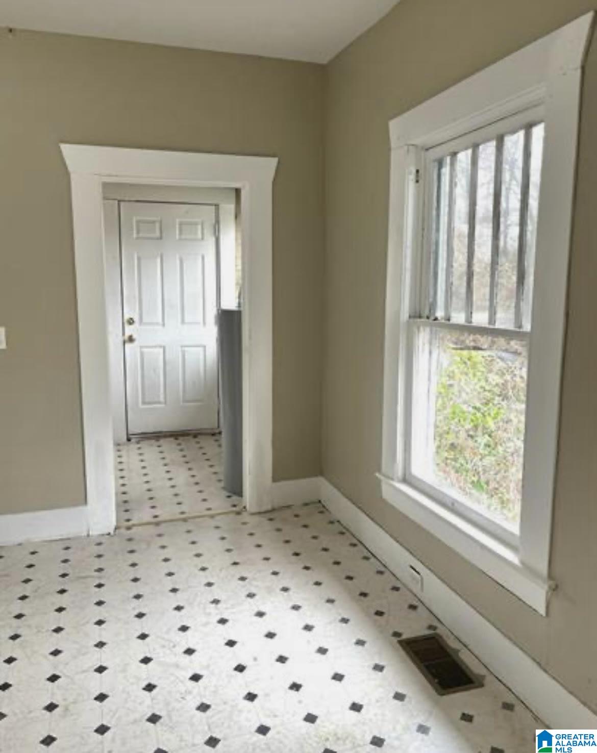516 Fulton Avenue Southwest Birmingham, AL 35211 - Photo 6 of 9