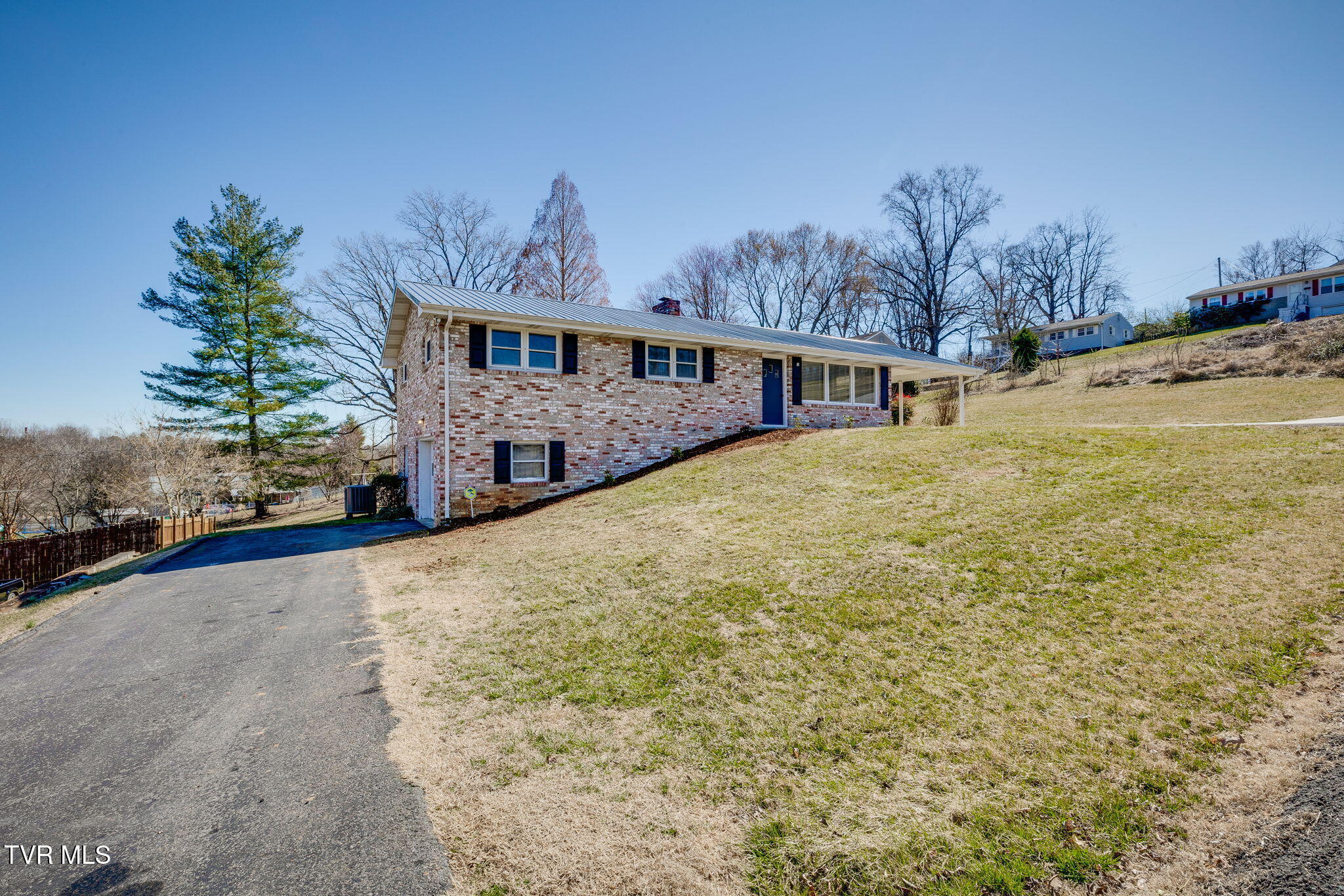 805 Rogan Street Kingsport, TN 37660 - Photo 3 of 38 1000023501