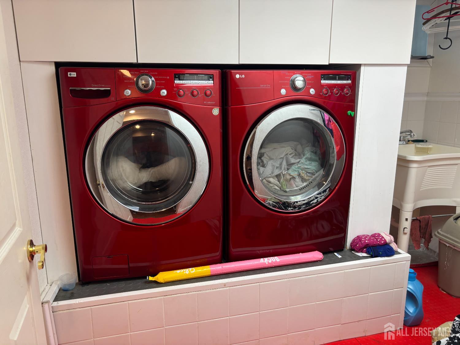 105 Howard Avenue Edison, NJ 08837 - Photo 39 of 39 a utility room with dryer and washer