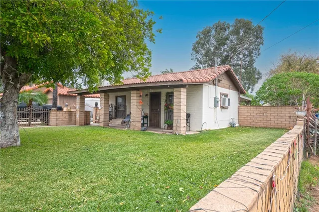 $425,000 | 825 South Acacia Avenue, Rialto, CA 92376