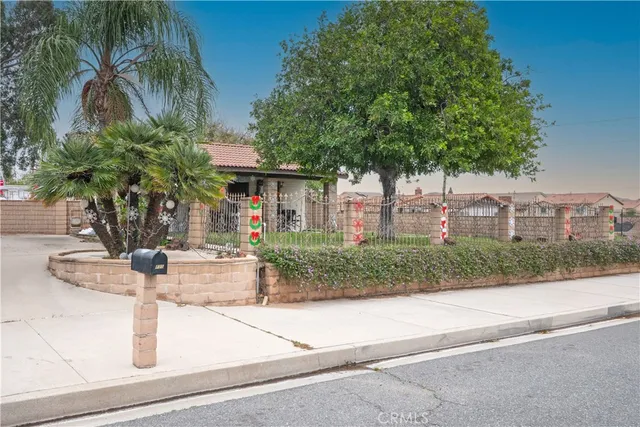 $425,000 | 825 South Acacia Avenue, Rialto, CA 92376